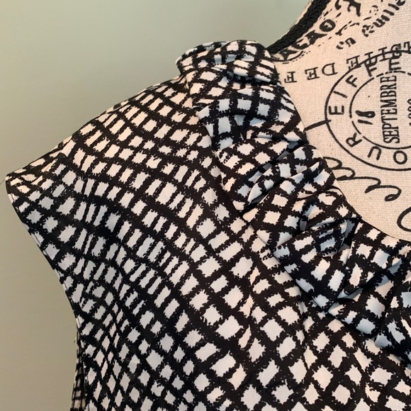 Anne Klein Black and White Lightweight Sleeveless Blouse Top Women’s Large - Picture 2 of 8